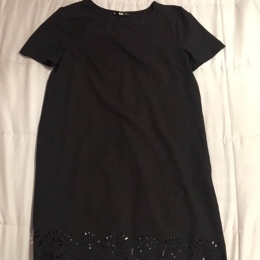 Scallop Edge Cutout Dress (Shift Style)